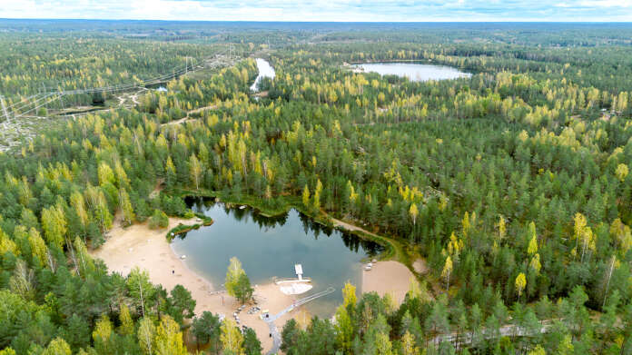 Kiehkuravesiruttoa on havaittu useissa muissakin Paimion lammissa kuin kuvassa etualalla olevassa Hiekkahelmessä.