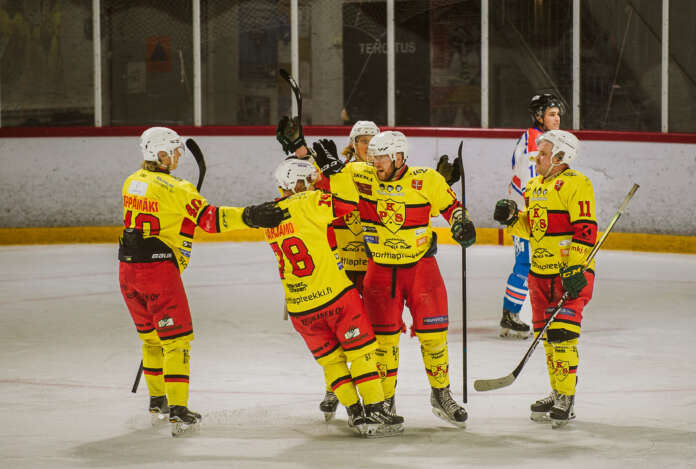 PKS:n Niilo Leppämäki (2+0), Eppu Varjamo (0+2), Veeti Mäkilä (1+2), Niko Mäki (1+0) ja Eemeli Mäki (0+2) olivat jälleen tutun tehokkaalla pelipäällä pudotuspeliavauksessa LuKi-82:sta vastaan