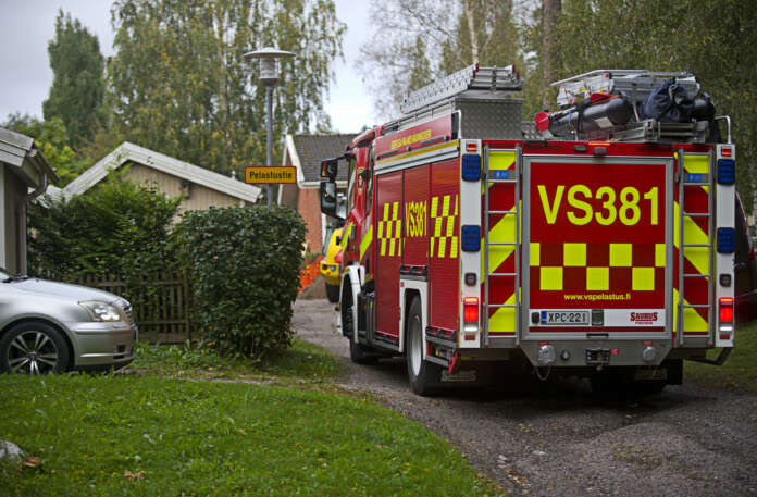 Varsinais-Suomen pelastuslaitos kävi varmistamassa, ettei yksittäisessä asunnossa syttynyt tulipalo päässyt leviämään.