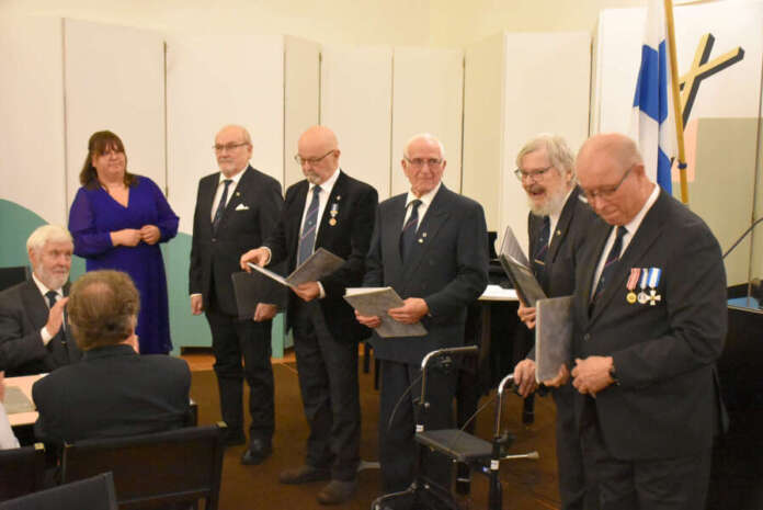 Veteraanikuoron johdolla laulettu Veteraanin iltahuuto herkisti yleisöä. Kuoroa ohjaa Saana Murtojärvi.