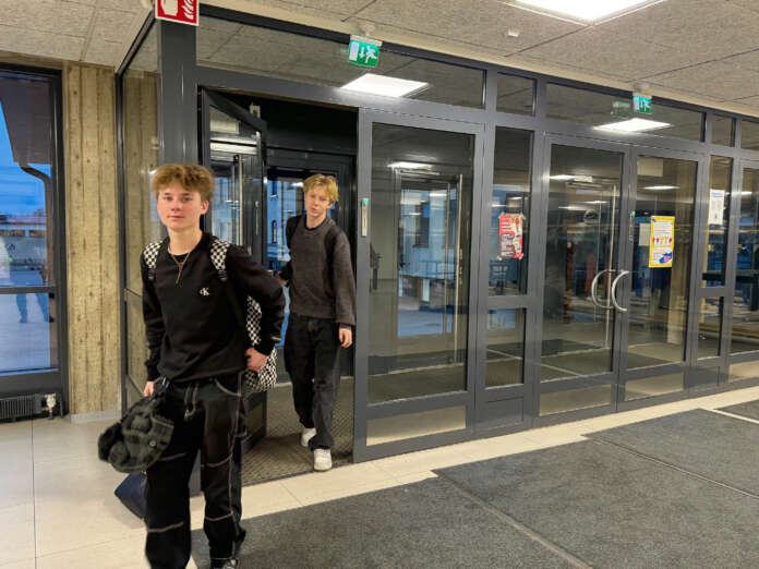 Kahdeksasluokkalaiset Väinö Kontto ja Niilo Salminen ovat Vistan koulussa eri luokilla, mutta molemmilla alkoi tässä jaksossa koulu keskiviikkoisin yhdeksältä. Pojat myöntävät, että kahdeksan aamut väsyttävät, mutta kumpikin valitsisi silti ennemmin aikaisen aamun kuin pidemmän työpäivän