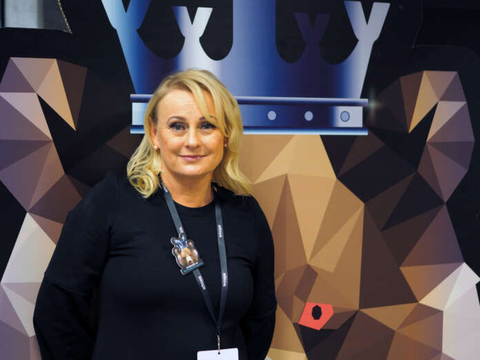 Nina-Mari Turpela pitää vahvuuksinaan avarakatseisuutta ja ymmärrystä siitä, että vision toteuttaminen vaatii paitsi rohkeutta ja kehityshalua, mutta myös kykyä motivoida muita, tarttua toimeen ja kohdata haasteet päättäväisesti.